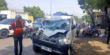 Tabrakan Beruntun di Buahbatu Bandung, Granmax Terimpit 2 Truk