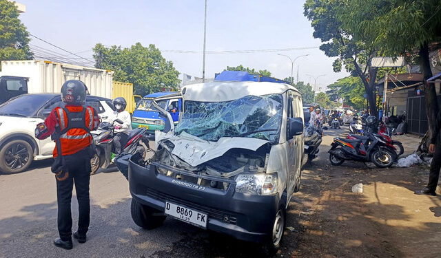 Tabrakan Beruntun di Buahbatu Bandung, Granmax Terimpit 2 Truk