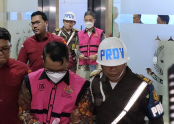 Muncul Kabar Tersangka Kasus Korupsi Minyak Punya Grup WA ‘Orang Senang-senang’
