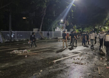 Demo UU TNI di Grahadi Surabaya Berakhir Ricuh, 25 Orang Diamankan