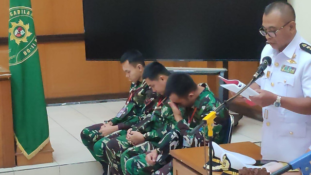 Tangis Anggota TNI Penembak Bos Rental: Saya Punya Anak Kecil, Mohon Vonis Adil