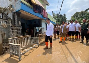 Banjir Bekasi 2025, Wapres Gibran Blusukan, Gubernur Jabar Tegur Istri Wali Kota