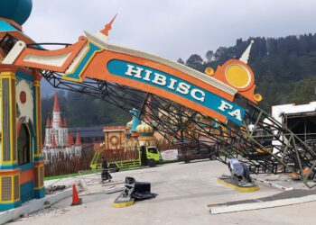 Satpol-PP Tak Berdaya, Warga Rebut Alat Berat dan Bongkar Paksa Hibisc Fantasy Bogor