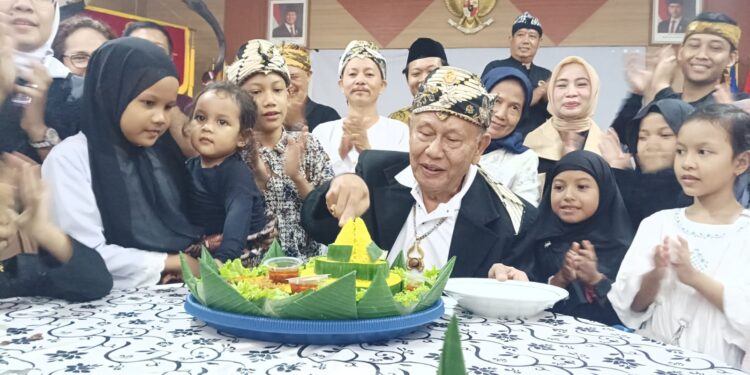 Dedikasi di Usia Ke-83, Abah Alam Langsungkan Tasyakuran di Hari Ulang Tahunnya