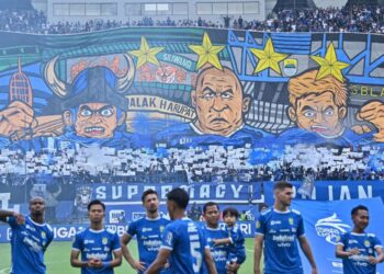 Persib Menyelesaikan laga Liga 1 dengan menekuk Persis Solo 3-2 di Stadion GBLA, Bandung