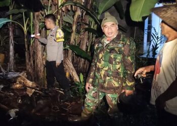 Polisi Datangi Rumah Ambruk di Desa Kalapasawit Ciamis*