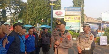 741 Personel Polres Cimahi Kawal Serikat Buruh ke Jakarta