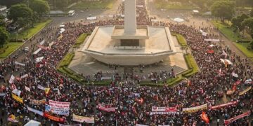 Ratusan Ribu Massa Buruh Padati Monas, Polri Pastikan Pendekatan Humanis