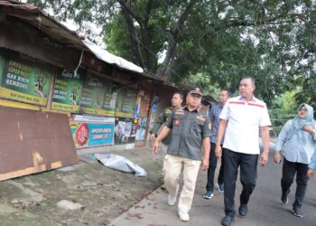 Wali Kota Bekasi Tinjau Pembongkaran Bangunan Liar di Sekitar UNISMA