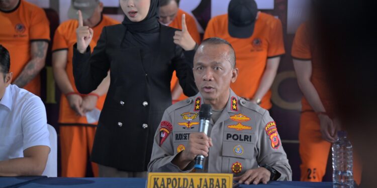 *Bersama Forkopimda, Kapolda Jabar Perlihatkan Lokasi Judi Kasino Berkedok Tempat Futsal dan Biliard di Bandung*