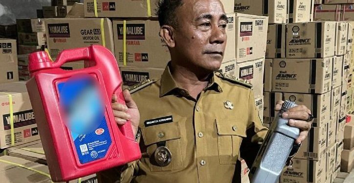 Wagub Kalbar Krisantus Sidak Gudang Oli Palsu di Kubu Raya, Tindak Tegas Pelaku Dan Bekingnya !