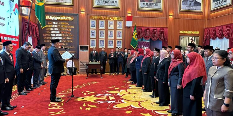 Bupati Bogor Rudy Susmanto Melantik Dan Merotasi Pejabat Eselon III Dan IV
