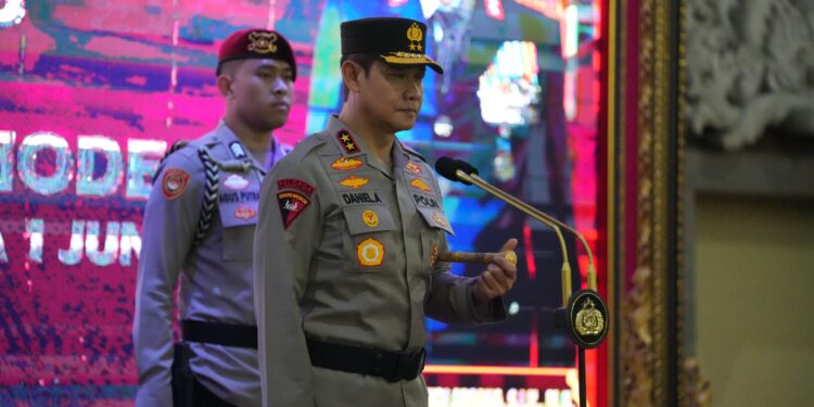 Kapolda Bali Pimpin Upacara Kenaikan Pangkat di Gedung Presisi