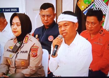 Gubernur Jabar Beri Santunan Korban longsor Gunung Kuda