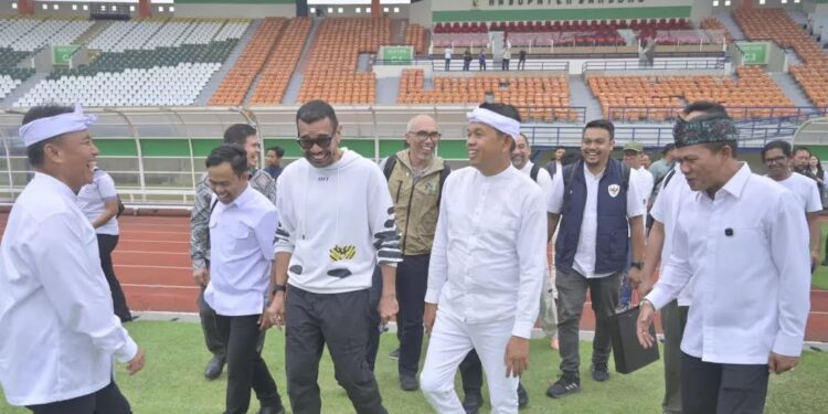Gubernur Jawa barat Tinjau kesiapan stadion SiJalak Harupat