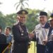 Bupati Bogor, Rudy Susmanto meraih penghargaan dari Kapolres Bogor pada upacara peringatan HUT Bhayangkara ke-79,