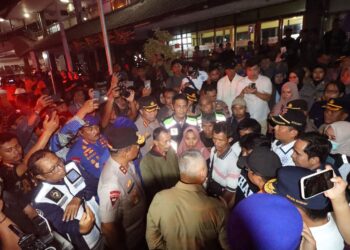 *Kapolda Jatim Dampingi Menhub, dan Kakorpolairud Tinjau Korban KMP Tunu Pratama Jaya di Ketapang Banyuwangi*