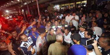 *Kapolda Jatim Dampingi Menhub, dan Kakorpolairud Tinjau Korban KMP Tunu Pratama Jaya di Ketapang Banyuwangi*