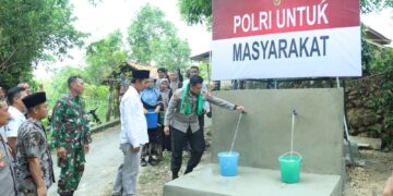 Atasi Krisis Air Bersih, Kapolres Bangkalan Berikan Bantuan Sumur Bor