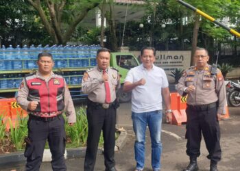 *Polisi lakukan Pengamanan Kedatangan Tim Oxford United Untuk Piala Presiden 2025 di Bandung*