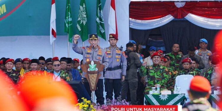 Kapolri memimpin Apel Akbar Komando Angkatan Muda Muhammadiyah ( KOKAM ) 2025