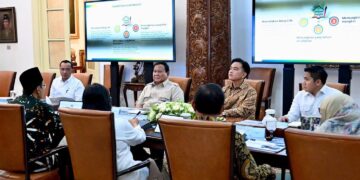 Presiden Prabowo Subianto memimpin rapat terbatas dengan Wakil Presiden Gibran Rakabuming Bahas Sekolah Rakyat 2025 – 2026
