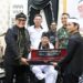 Kawargian Abah Alam Memberikan Pusaka Kujang Kepada Bupati Purwakarta Saepul Bahri Binzein , S.Ag.