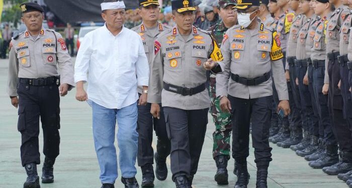 Sekda Jabar Dampingi Kapolda Jabar Gelar Personel Gabungan TNI – Polri Pengamanan Piala Presiden 2025.