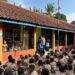 Polisi Berikan Pembinaan, dan penyuluhan pada siswa – siswi MI S 2 Banjar Tentang Bahaya Narkoba Dan Geng Motor