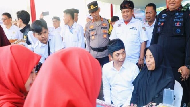 Bupati Purwakarta Om Zein Hadiri Acara Gempungan Pelayanan Publik di Desa Kutamanah