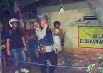 Nyaris Jadi Bulan-Bulanan Massa, Warga Kemayoran Kompak Jaga Polsek Kemayoran Dan Polres Metro Dari Para Perusuh