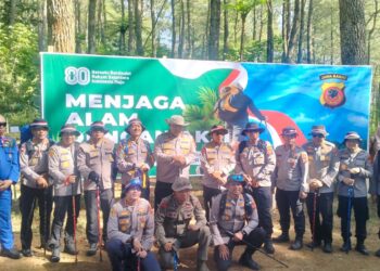 Kapolda Jabar  Tanam 500  Pohon Endemik di Kaki Gunung Ciremai, Dukung Pelestarian Alam