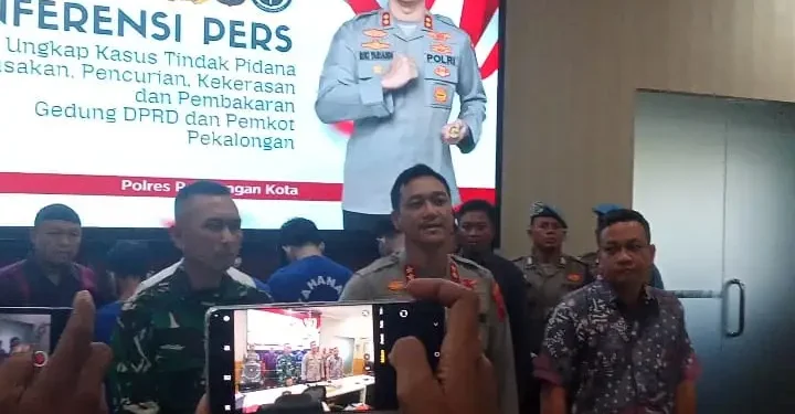11 Orang Pembakar Kantor DPRD Dan Walikota Pekalongan Di Amankan Polres Pekalongan Kota