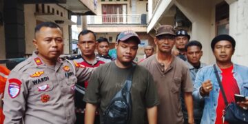 Ketua RW 02 Dan Lurah Marga Mulya Grebek Toko Obat Terlarang Di Jalan H. Tobroni