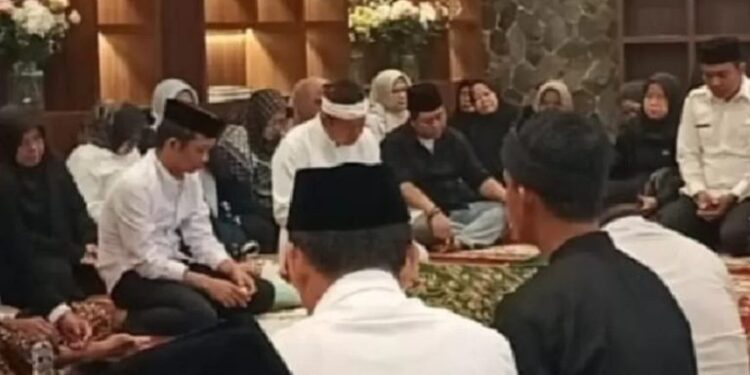Istri Om Zein Bupati Purwakarta Tutup Usia, KDM , Ketua DPRD Dan Sekretariat DPRD Purwakarta Ucapkan Belasungkawa