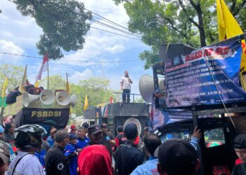 Walikota Bekasi Tri Adhianto Temui Massa Aksi, Kebijakan UMK Harus Pertimbangkan Aspek Ekonomi