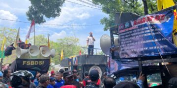 Walikota Bekasi Tri Adhianto Temui Massa Aksi, Kebijakan UMK Harus Pertimbangkan Aspek Ekonomi