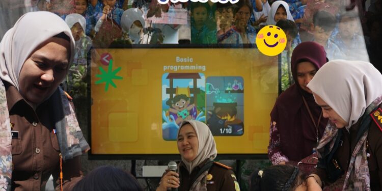 Kajari Kota Bekasi Bersama Dinas Pendidikan Kota Bekasi Berkomitmen Kawal Distribusi TV Digital Dari Presiden RI