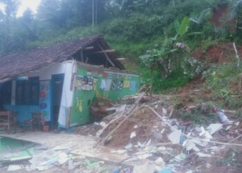 Pondok Pesantren At-Attohiriyah Ambruk Akibat Tertimpa Longsoran Tanah , Satu Orang Tewas