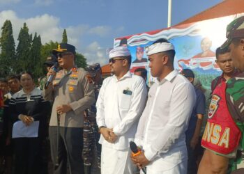 Bupati Buleleng I Nyoman Sutjidra Sp.OG. , Hadiri Panen Duren Dan Pengarahan Kepada Petani Duren