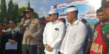 Bupati Buleleng I Nyoman Sutjidra Sp.OG. , Hadiri Panen Duren Dan Pengarahan Kepada Petani Duren