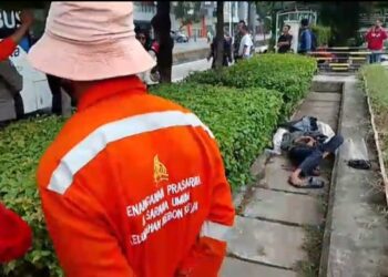 Geger !!! Seorang Pria Tergeletak tak Bernyawa Dipinggir Tanggul Kali Ciliwung Jalan Juanda Jakpus