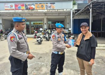 Propam Polres Bogor Sosialisasikan Bentuk Layanan Publik Dengan Membagikan Barcode