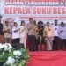 Penobatan Kepala Suku Besar Wate, Ramai Menggema di Taman Gizi Oyehe Nabire