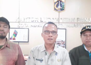 “Pendistribusian BLTS hari ke 2 Kesra Kelurahan Utan Panjang Di Padati Oleh Penerima Bantuan”