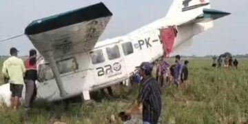 Warga Geger , Pesawat Capung Jatuh di Area Persawahan Tirtamulya Karawang