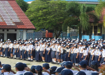 Dikabarkan SMPN 1 Pangkalan Karawang Pungut Biaya Sampul Raport Seratus Ribu Rupiah, Wali Murid : Bertanya ?!