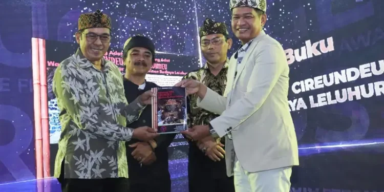 Ngatiyana Wali Kota Cimahi Hadiri Malam Anugerah Kebudayaan Kota Cimahi 2025 Apresiasi Pelaku Seni dan Budaya