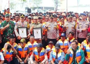 Cetak Rekor MURI, Kapolda Metro Jaya Pimpin Apel 1.000 Nelayan Kamtibmas Di Kepulauan Seribu