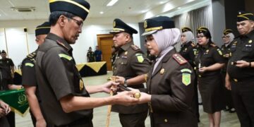 Kajati Jabar Lantik Kajari Kota Bandung dan Kajari Kota Sukabumi, Tekankan Integritas dan Tanggung Jawab Insan Adhyaksa